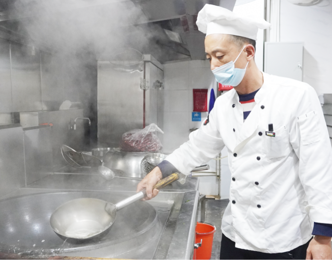 【优德88药业30周年人物专访】同心30载 同业优德88人——（三十三）杨义：让各人吃鼓吃好 全身心投入到工作中