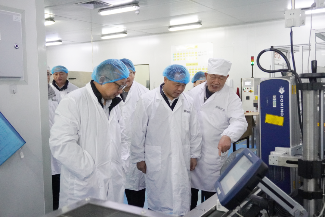 【企业新闻】沉庆市万州经开区党工委副书记、管委会主任，区当局党组副书记钟涛一行光临优德88药业调查调研